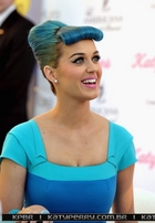 Katy Perry : katy-perry-1330179023.jpg