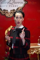 Katy Perry : katy-perry-1386296116.jpg