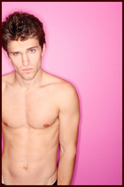 Keegan Allen : keegan-allen-1335129589.jpg