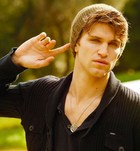 Keegan Allen : keegan-allen-1335129929.jpg