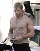 Kellan Lutz : kellan-lutz-1339813778.jpg