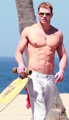 Kellan Lutz : kellan-lutz-1350173899.jpg