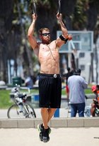 Kellan Lutz : kellan-lutz-1351785189.jpg