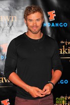 Kellan Lutz : kellan-lutz-1362960084.jpg