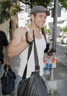 Kellan Lutz : kellanlutz_1294848143.jpg