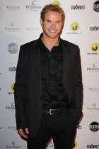 Kellan Lutz : kellanlutz_1295484155.jpg