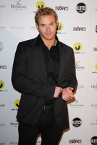 Kellan Lutz : kellanlutz_1295484186.jpg