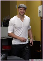 Kellan Lutz : kellanlutz_1300812651.jpg