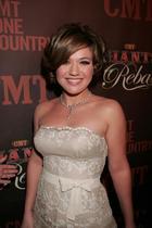 Kelly Clarkson : kelly-clarkson-1319481761.jpg