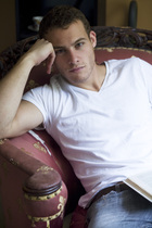 Kerem Bursin : kerem-bursin-1378313520.jpg