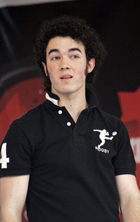 Kevin Jonas : kevinjonas_1221991738.jpg