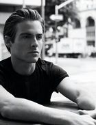 Kevin Zegers : kevin-zegers-1383155404.jpg