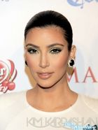 Kim Kardashian : kimkardashian_1259479274.jpg