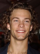 Kyle Schmid : kyle-schmid-1316402323.jpg