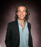 Kyle Schmid : kyle-schmid-1333906536.jpg