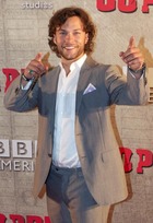 Kyle Schmid : kyle-schmid-1354120368.jpg