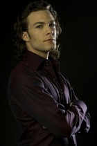 Kyle Schmid : kyle-schmid-1354120490.jpg