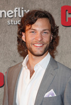 Kyle Schmid : kyle-schmid-1359552231.jpg