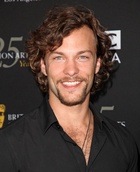 Kyle Schmid : kyle-schmid-1409850322.jpg