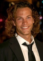 Kyle Schmid : kyle-schmid-1420910599.jpg