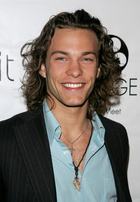 Kyle Schmid : kyleschmid_1308864174.jpg