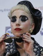 Lady Gaga : lady-gaga-1313695730.jpg