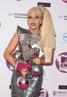 Lady Gaga : lady-gaga-1326305332.jpg