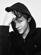 Levi Miller : levi-miller-1544379845.jpg