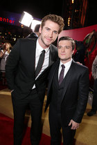 Liam Hemsworth : TI4U1387069805.jpg