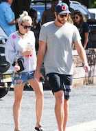 Liam Hemsworth : TI4U1462424496.jpg