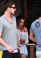 Liam Hemsworth : TI4U_u1270250870.jpg