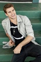 Liam Hemsworth : liam-hemsworth-1366451980.jpg