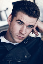 Liam Hemsworth : liam-hemsworth-1382263371.jpg