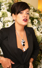 Lily Allen : lily-allen-1323544067.jpg