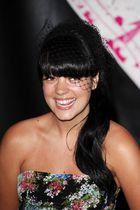 Lily Allen : lily-allen-1323544129.jpg