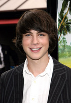 Logan Lerman : TI4U_u1152917149.jpg