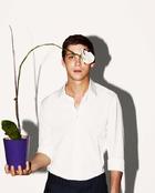 Logan Lerman : logan-lerman-1371229000.jpg