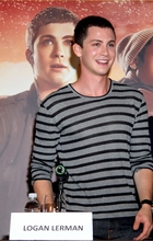 Logan Lerman : logan-lerman-1377095574.jpg