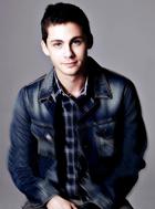 Logan Lerman : logan-lerman-1379112116.jpg