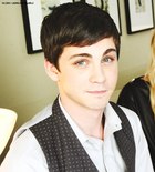 Logan Lerman : logan-lerman-1379196783.jpg