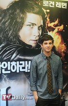 Logan Lerman : logan-lerman-1379615117.jpg