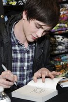 Logan Lerman : logan-lerman-1380142319.jpg