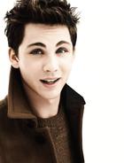 Logan Lerman : logan-lerman-1380788681.jpg