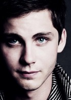 Logan Lerman : logan-lerman-1381334129.jpg