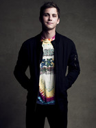 Logan Lerman : logan-lerman-1382203573.jpg