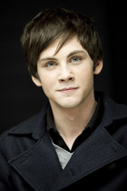 Logan Lerman : logan-lerman-1382203578.jpg