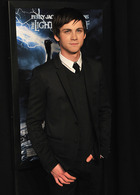 Logan Lerman : logan-lerman-1383426613.jpg