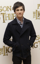 Logan Lerman : logan-lerman-1383850277.jpg