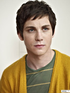 Logan Lerman : logan-lerman-1383850461.jpg