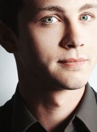 Logan Lerman : logan-lerman-1384278272.jpg